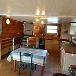 Le Bateau Sur Prive De 2 Hectares Poissonneux Au Milieu Des Bois Botel *