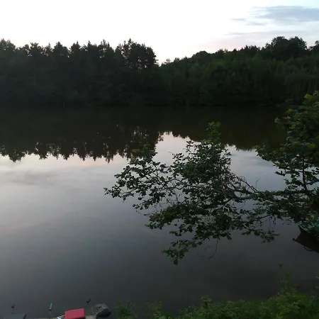 Le Bateau Sur Privé De 2 Hectares Poissonneux Au Milieu Des Bois Florennes
