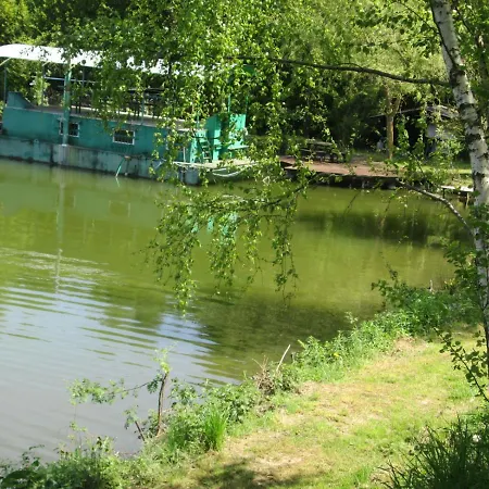 ספינת מלון Le Bateau Sur Prive De 2 Hectares Poissonneux Au Milieu Des Bois *