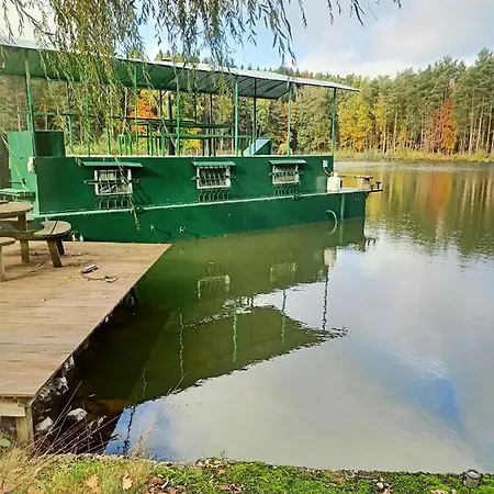 Le Bateau Sur Prive De 2 Hectares Poissonneux Au Milieu Des Bois Florennes