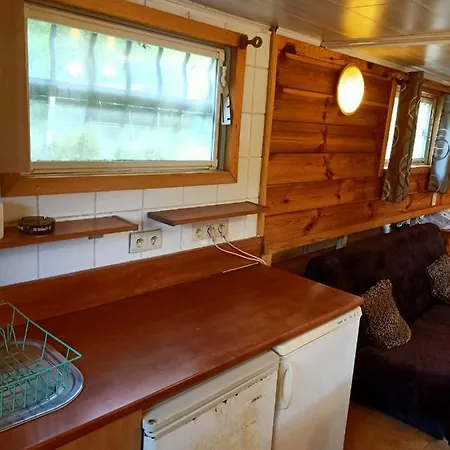 Le Bateau Sur Privé De 2 Hectares Poissonneux Au Milieu Des Bois * Florennes