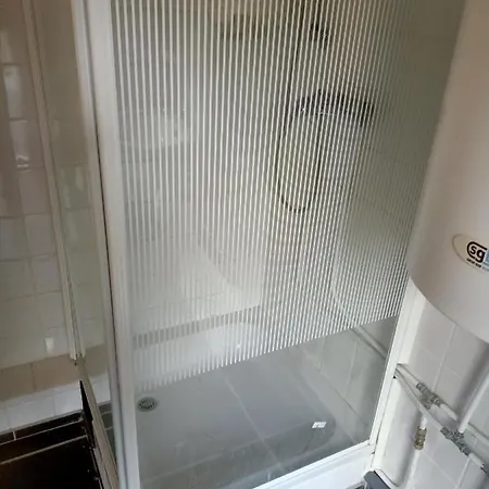 Le Bateau Sur Prive De 2 Hectares Poissonneux Au Milieu Des Bois Hotel na wodzie *