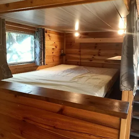 Le Bateau Sur Prive De 2 Hectares Poissonneux Au Milieu Des Bois