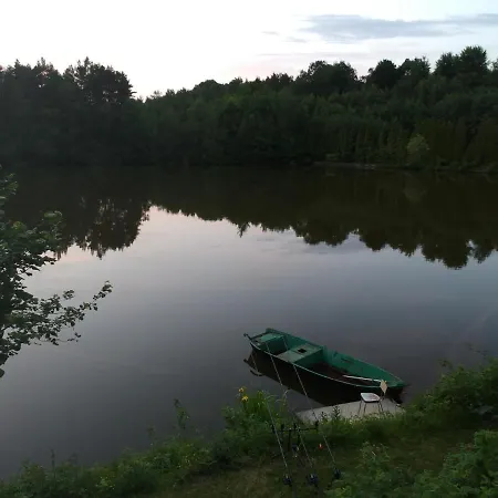 Le Bateau Sur Prive De 2 Hectares Poissonneux Au Milieu Des Bois