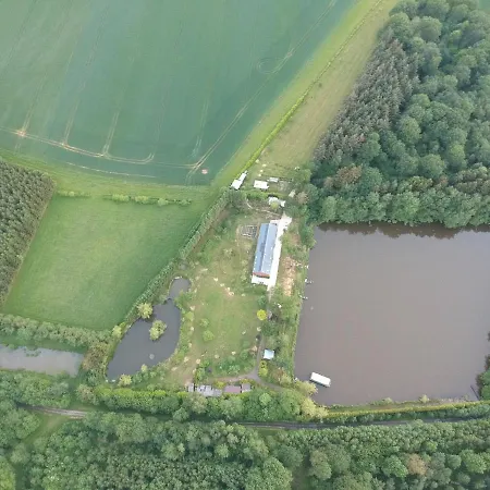 Le Bateau Sur Privé De 2 Hectares Poissonneux Au Milieu Des Bois *