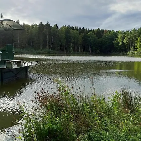 Le Bateau Sur Privé De 2 Hectares Poissonneux Au Milieu Des Bois *