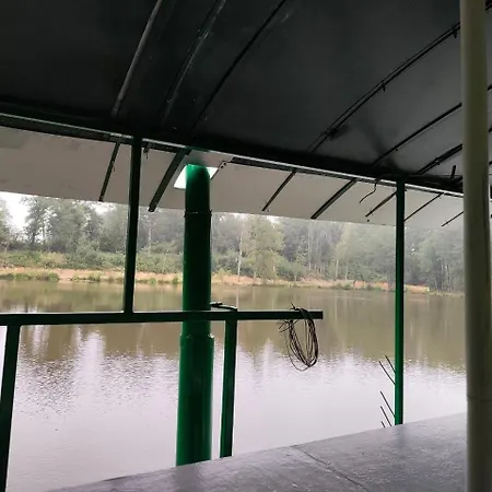 Le Bateau Sur Prive De 2 Hectares Poissonneux Au Milieu Des Bois