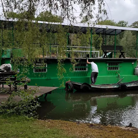 ספינת מלון Le Bateau Sur Prive De 2 Hectares Poissonneux Au Milieu Des Bois Florennes