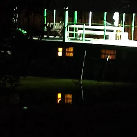 Botel Le Bateau Sur Prive De 2 Hectares Poissonneux Au Milieu Des Bois Florennes